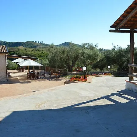 مزرعة للإقامة Azienda Agrituristica Carida Zaccanopoli